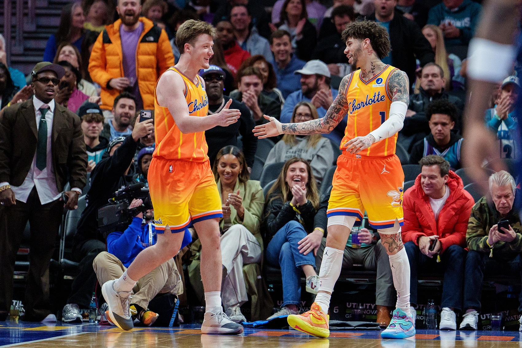 开云官方官网-还剩两场比赛！三分王之争差距继续缩小：克尼佩尔268 三球261